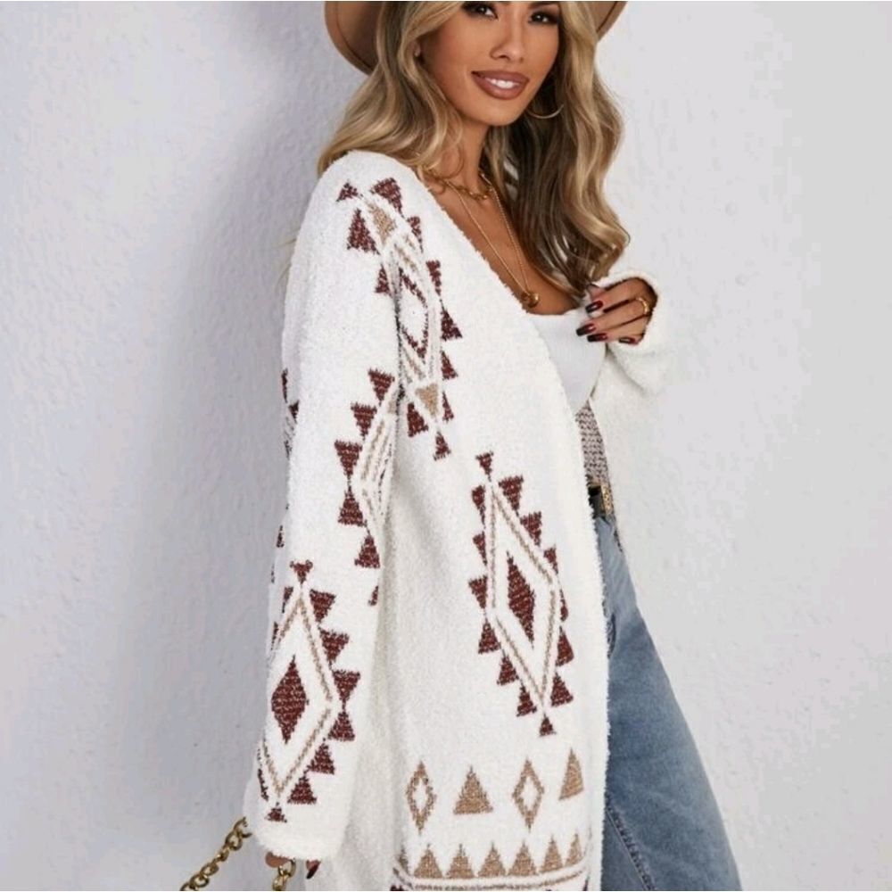 Geo Pattern Fuzzy Knit Cardigan - Picture 4 of 5